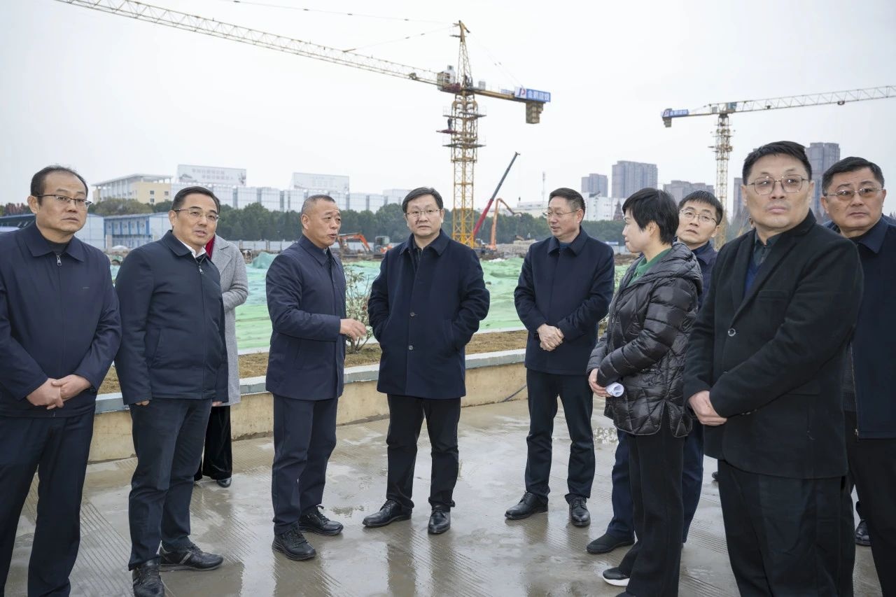 滁州市委書記吳勁率隊蒞臨金鵬承建項目全椒路及肯帝亞地塊調(diào)研指導(dǎo)